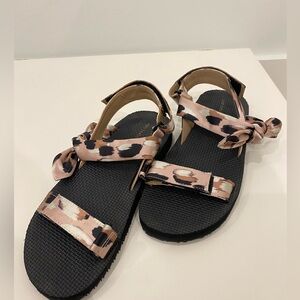 Ann Taylor bow, sandals size 7 1/2